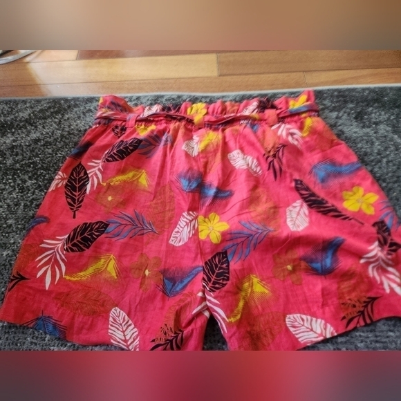 NWT Liz Banks Limited Red w/Floral Cotton 5" Inch Inseam Paperback Shorts sz 3X - Picture 7 of 11